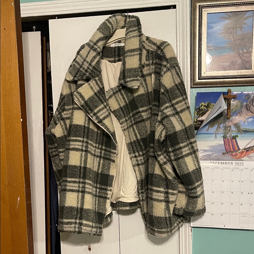 Amaryllis Black and Cream Cozy Jacket